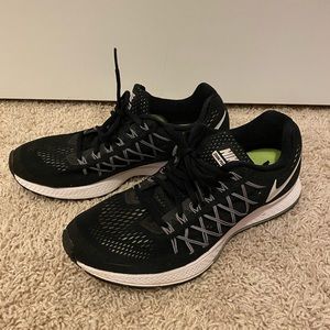 Nike zoom pegasus 32 running shoe size 9W